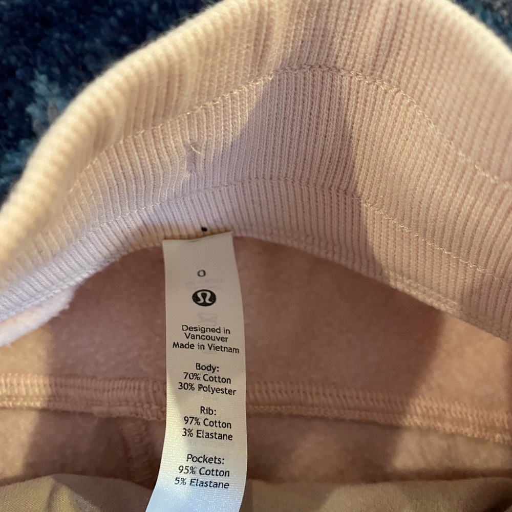 Lululemon joggers, pale pink size 0, like new
